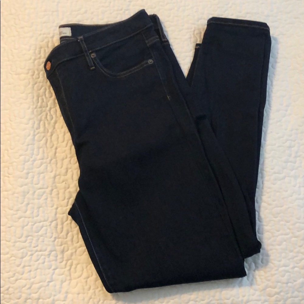 Dark gap skinny jeans.